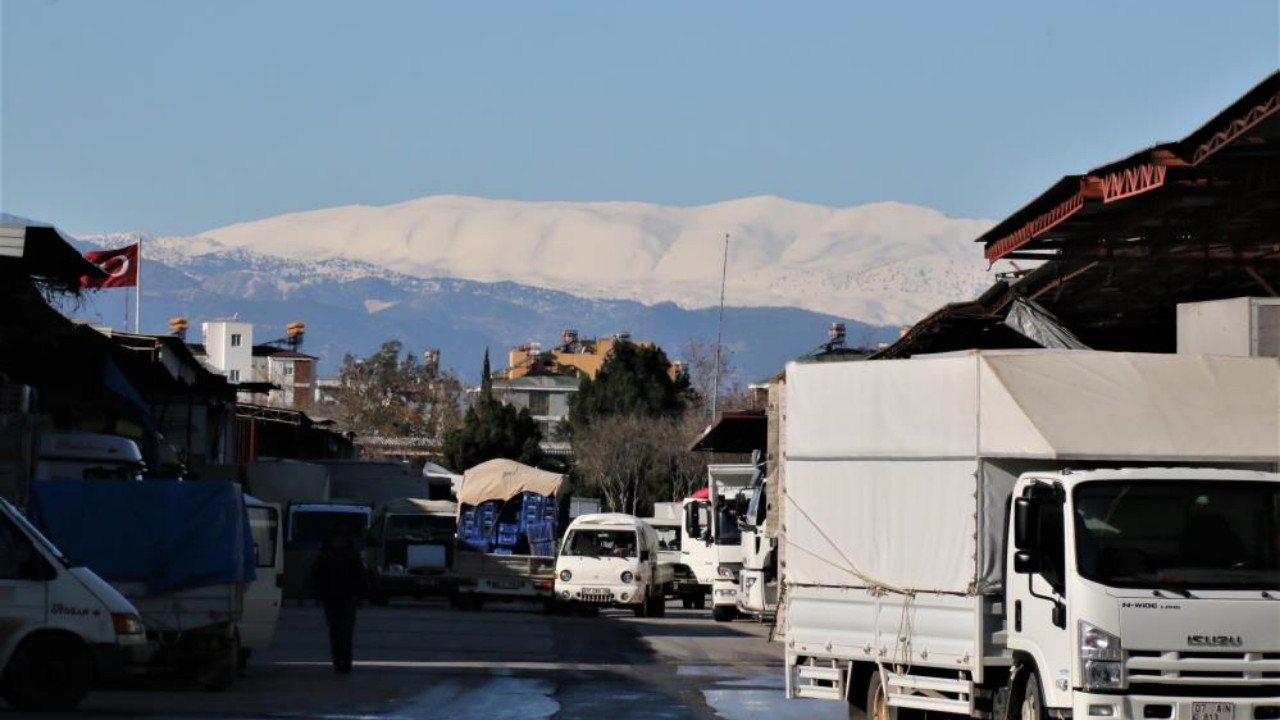 Antalya'da sebze halini soğuk hava vurdu: Yüzde 200 zam geldi